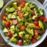 Frischer Avocado-Salat mit Limetten-Honig-Dressing